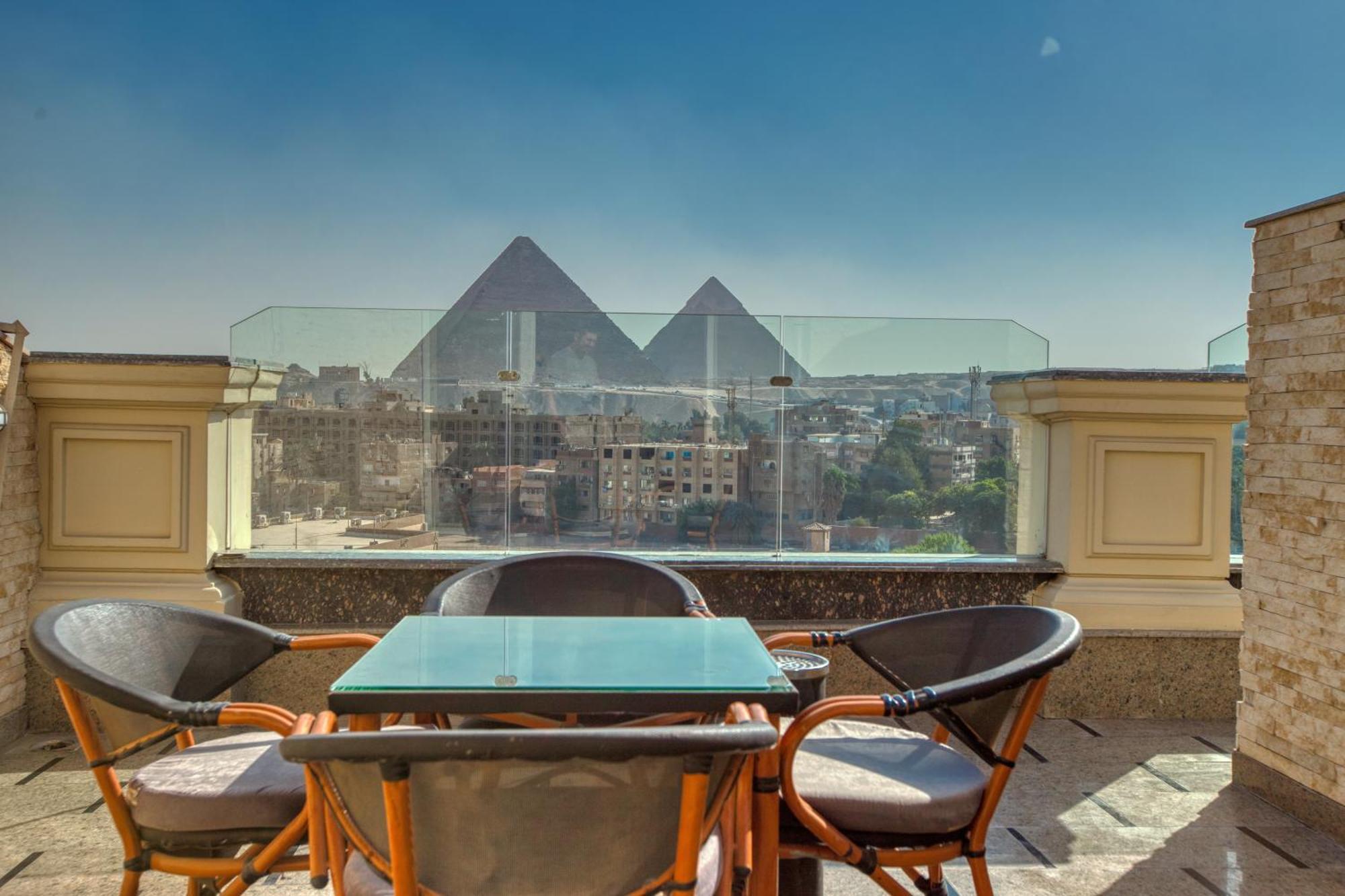 Sunrise Jacuzzi & Pyramids View