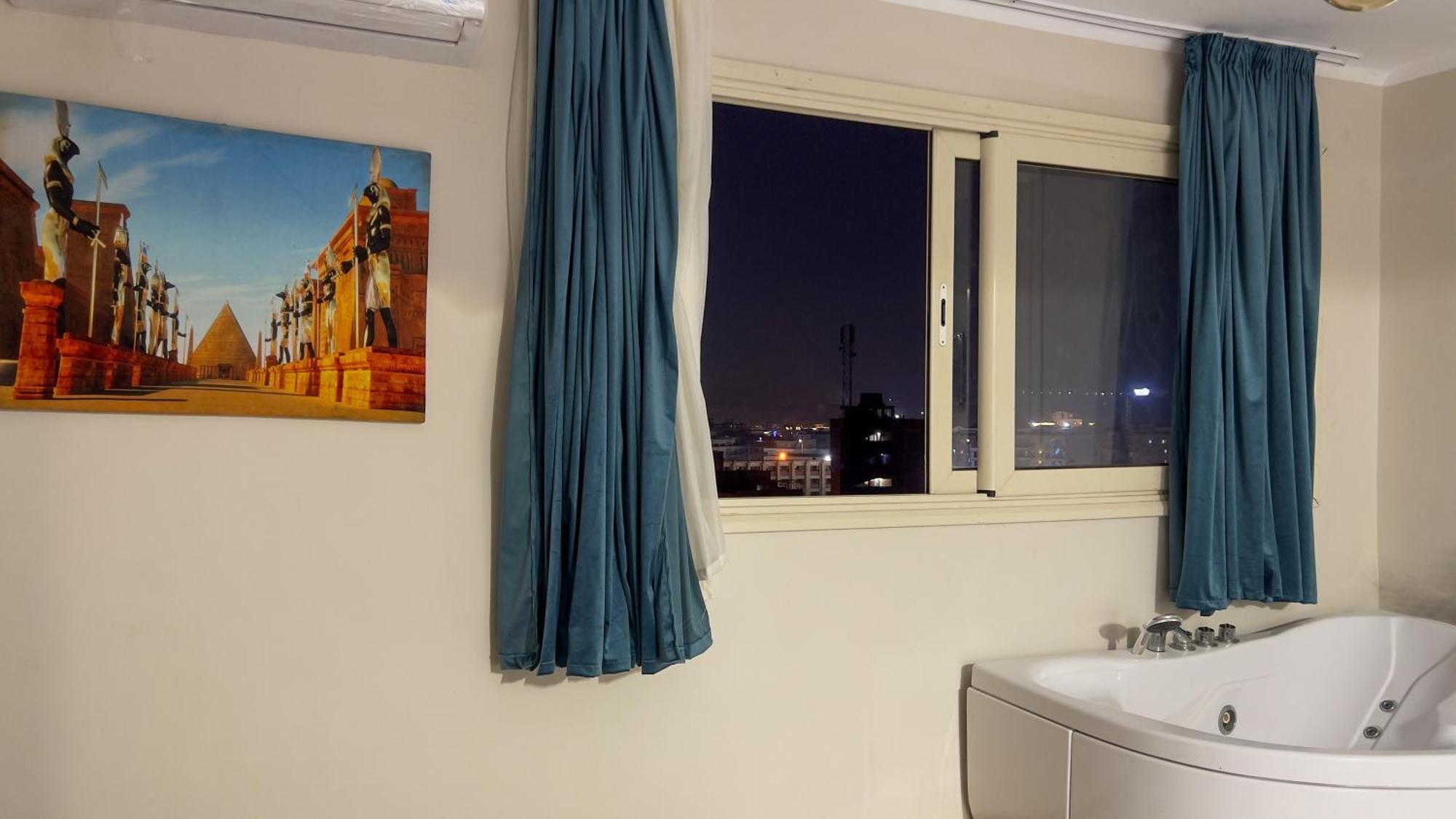 Sunrise Jacuzzi & Pyramids View Homestay *