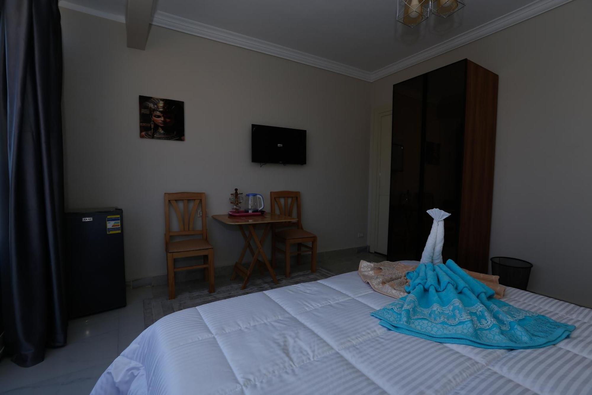Sunrise Jacuzzi & Pyramids View Homestay Cairo